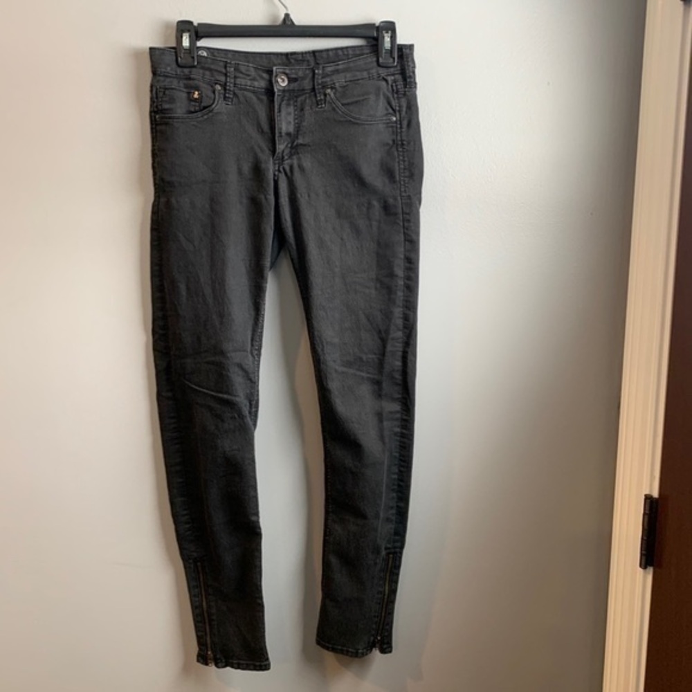 H&M | black skinny jeans